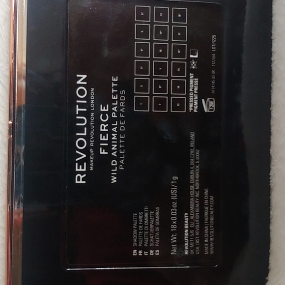 Revolution, London Eyeshadow Palette - Picture 7 of 9